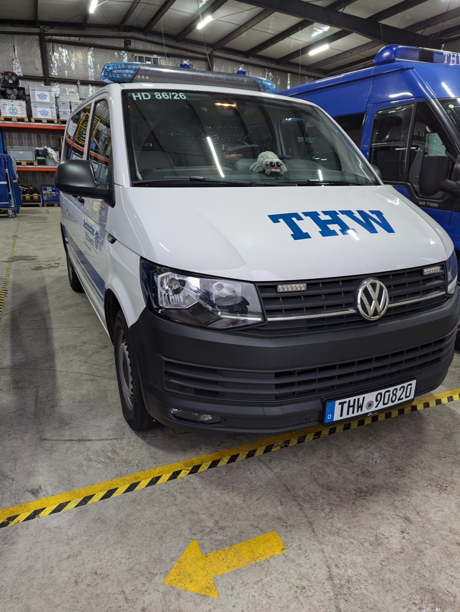 Neuer Mannschaftstransportwagen MTW 86/26 des THW Heidelberg, Frontansicht