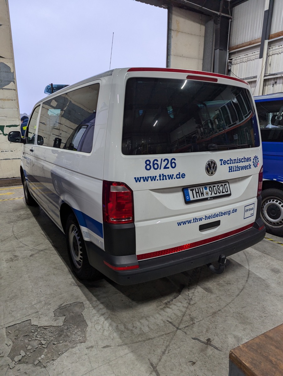 Neuer Mannschaftstransportwagen MTW 86/26 des THW Heidelberg, Heckansicht
