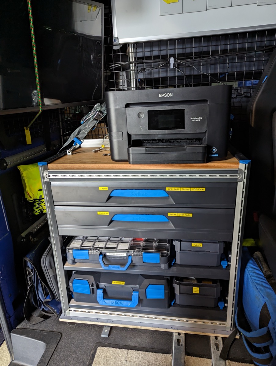Fahrzeugeinbau mit Sortimo-Schubladensystem und Epson-Drucker